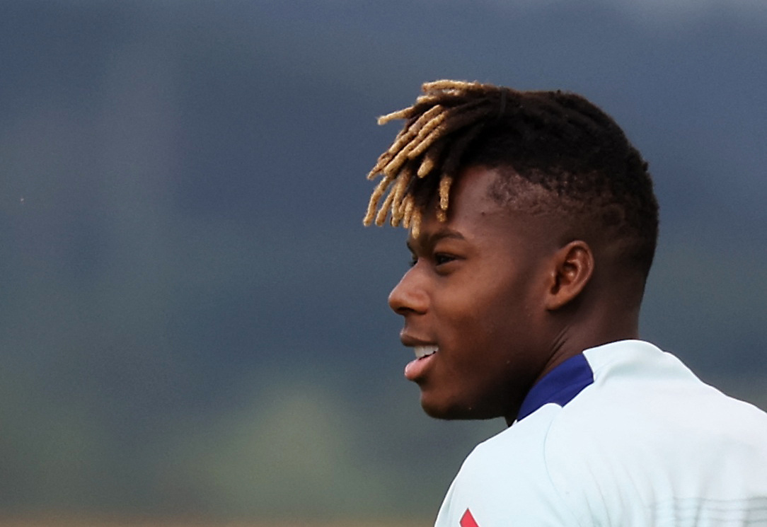 トレーニング中のスペイン代表FWニコ・ウィリアムズは笑顔（ロイター）