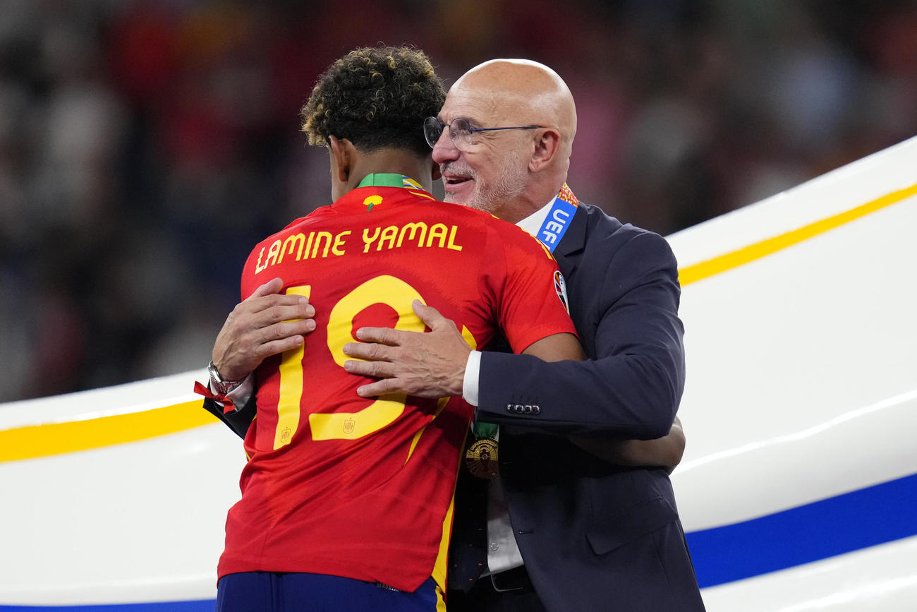 スペイン代表のデラフエンテ監督（AP）