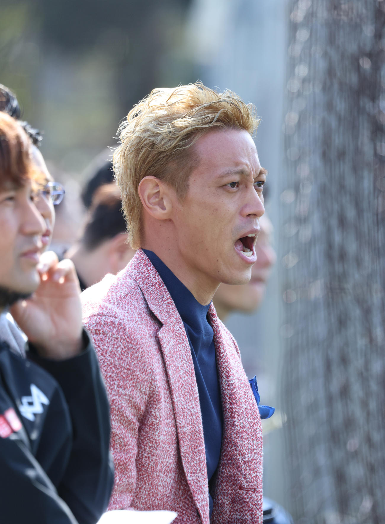 自身が発起人のチームEDO ALL UNITEDの試合を観戦する本田圭佑（2024年3月17日）