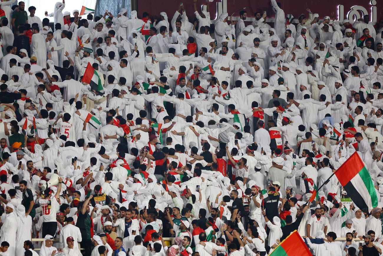 UAE対カタール　スタジアムに詰めかけたUAEのファンたち（ロイター）