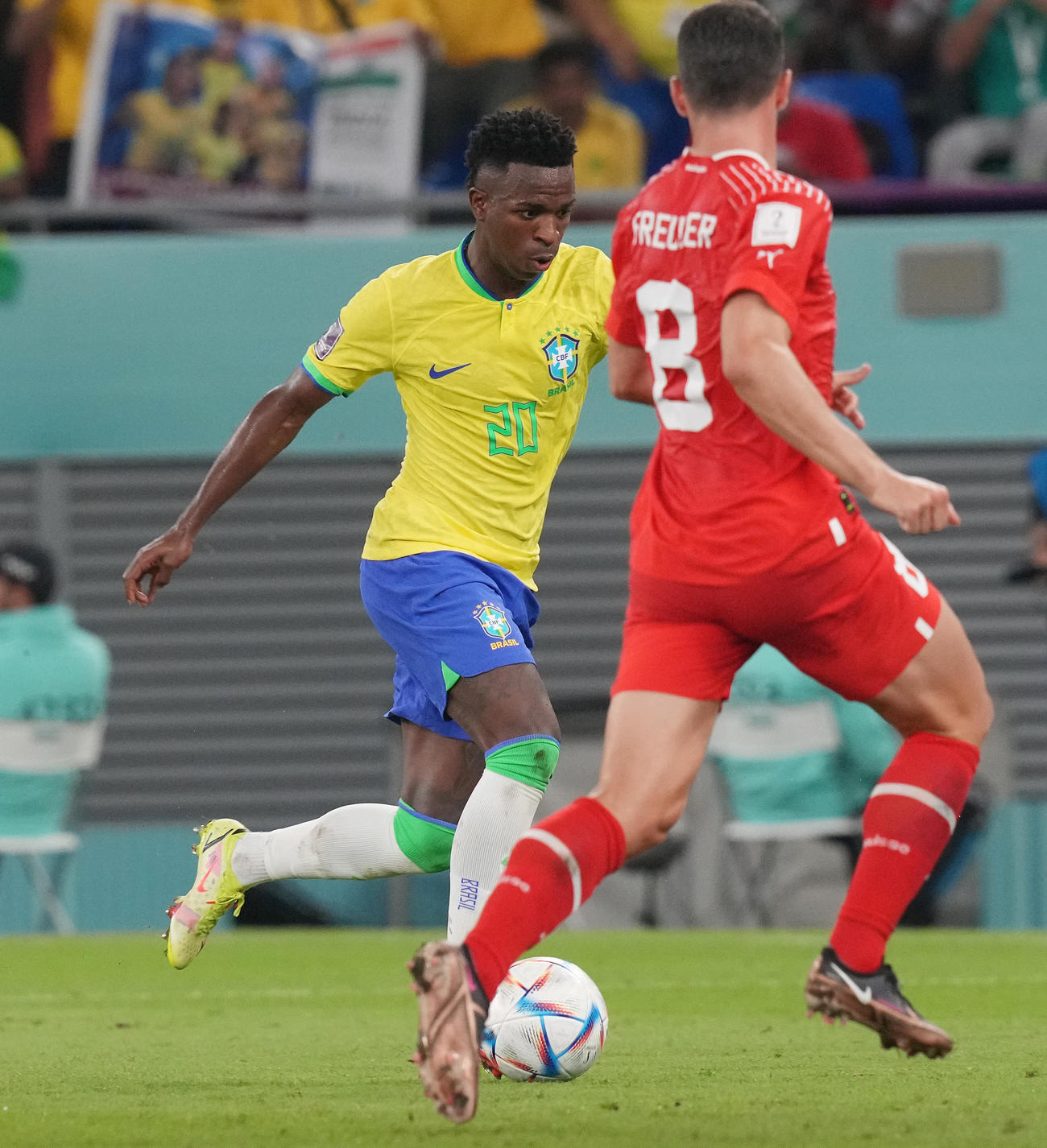 2022年11月28日、W杯カタール大会1次リーグG組スイス戦でプレーするブラジルのビニシウス（2022年11月28日撮影）