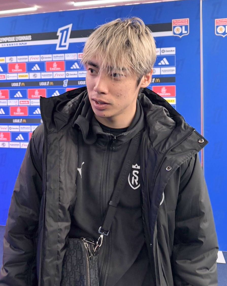 リヨン戦後、取材に応じた伊東純也（撮影・松本愛香通信員）