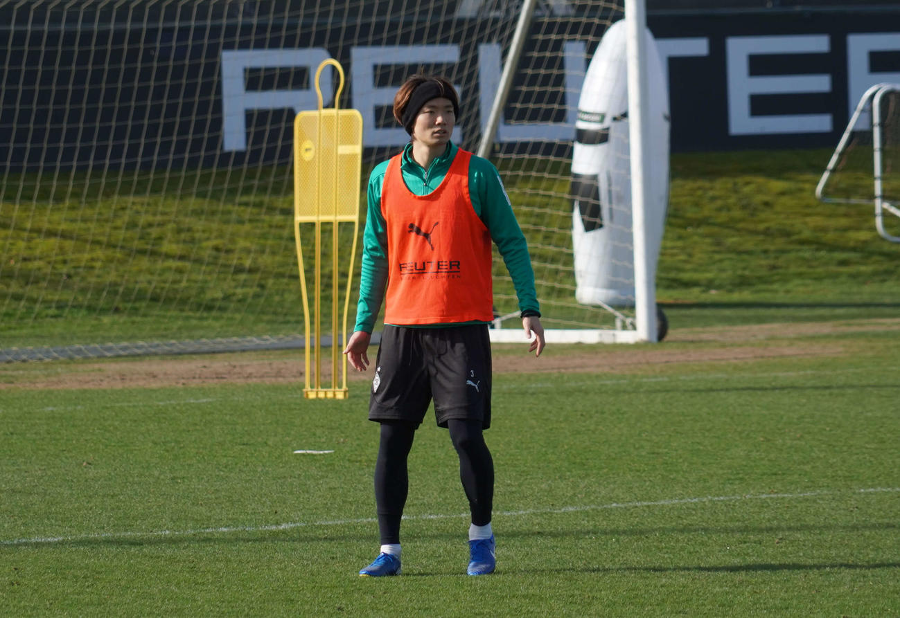 トレーニングに臨んだドイツ1部ボルシアMG所属の日本代表DF板倉滉（撮影・佐藤成）