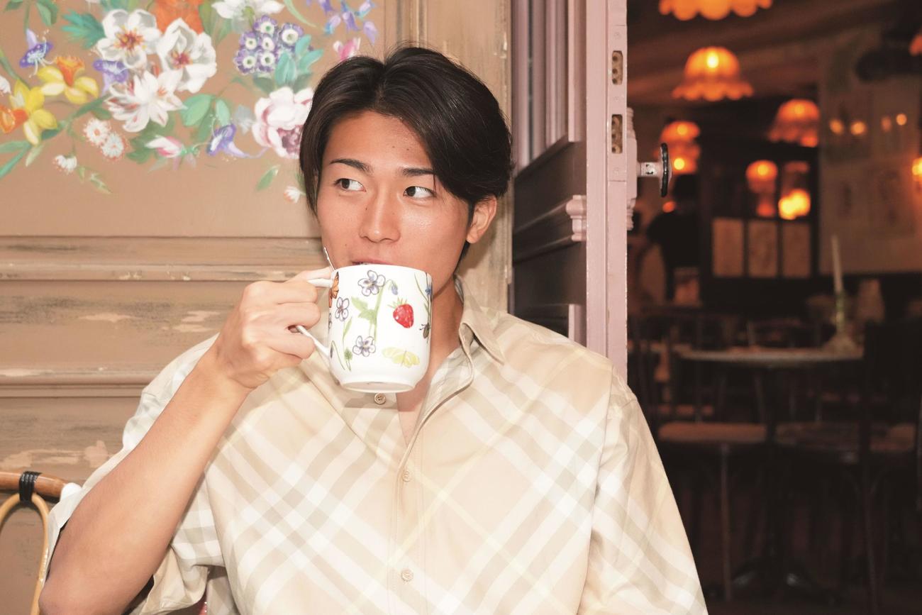 初のフォトブック「Natural　ナチュラル」を発売する日本代表MF中村敬斗（（C）中村敬斗フォトブック『Naturalナチュラル』（撮影／渡辺航滋・双葉社刊））
