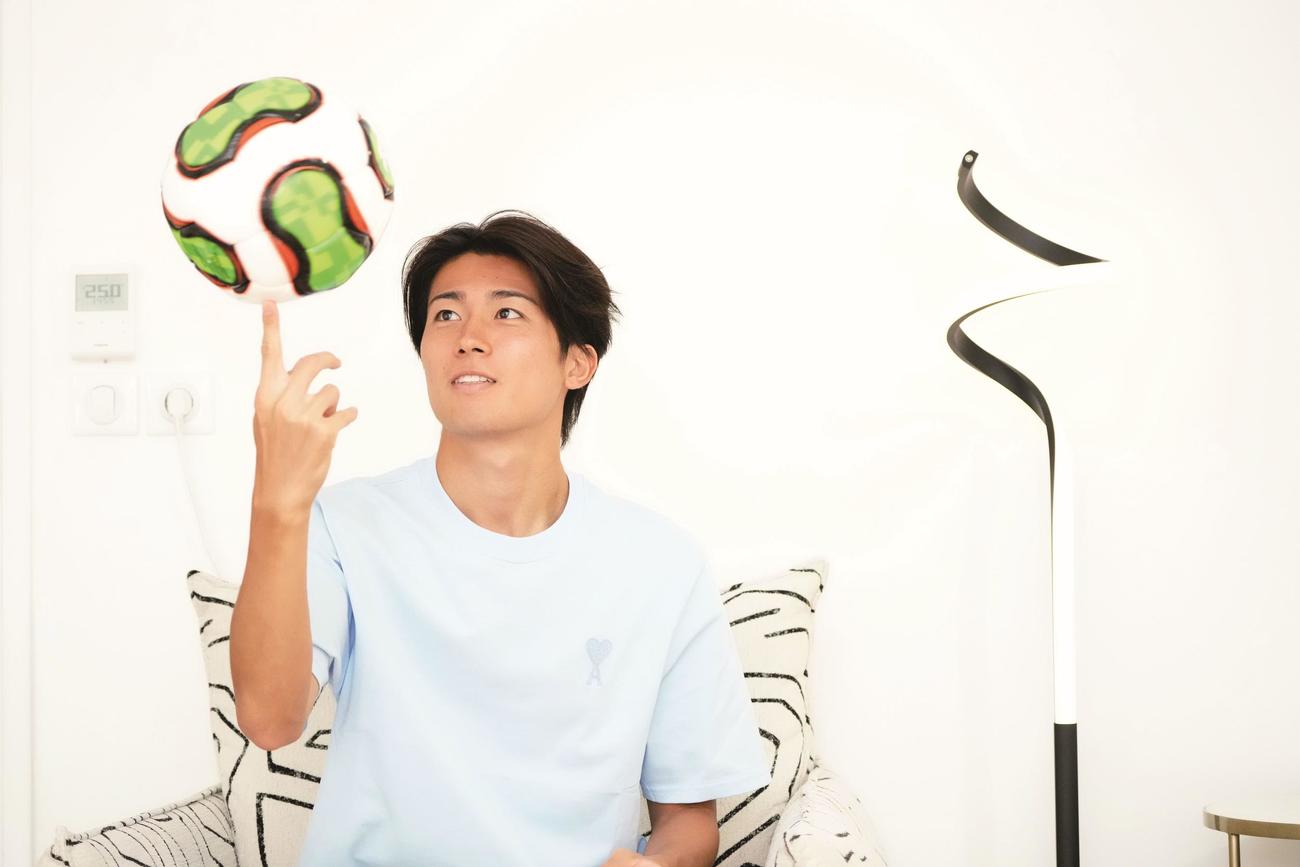 初のフォトブック「Natural　ナチュラル」を発売する日本代表MF中村敬斗（（C）中村敬斗フォトブック『Naturalナチュラル』（撮影／渡辺航滋・双葉社刊））