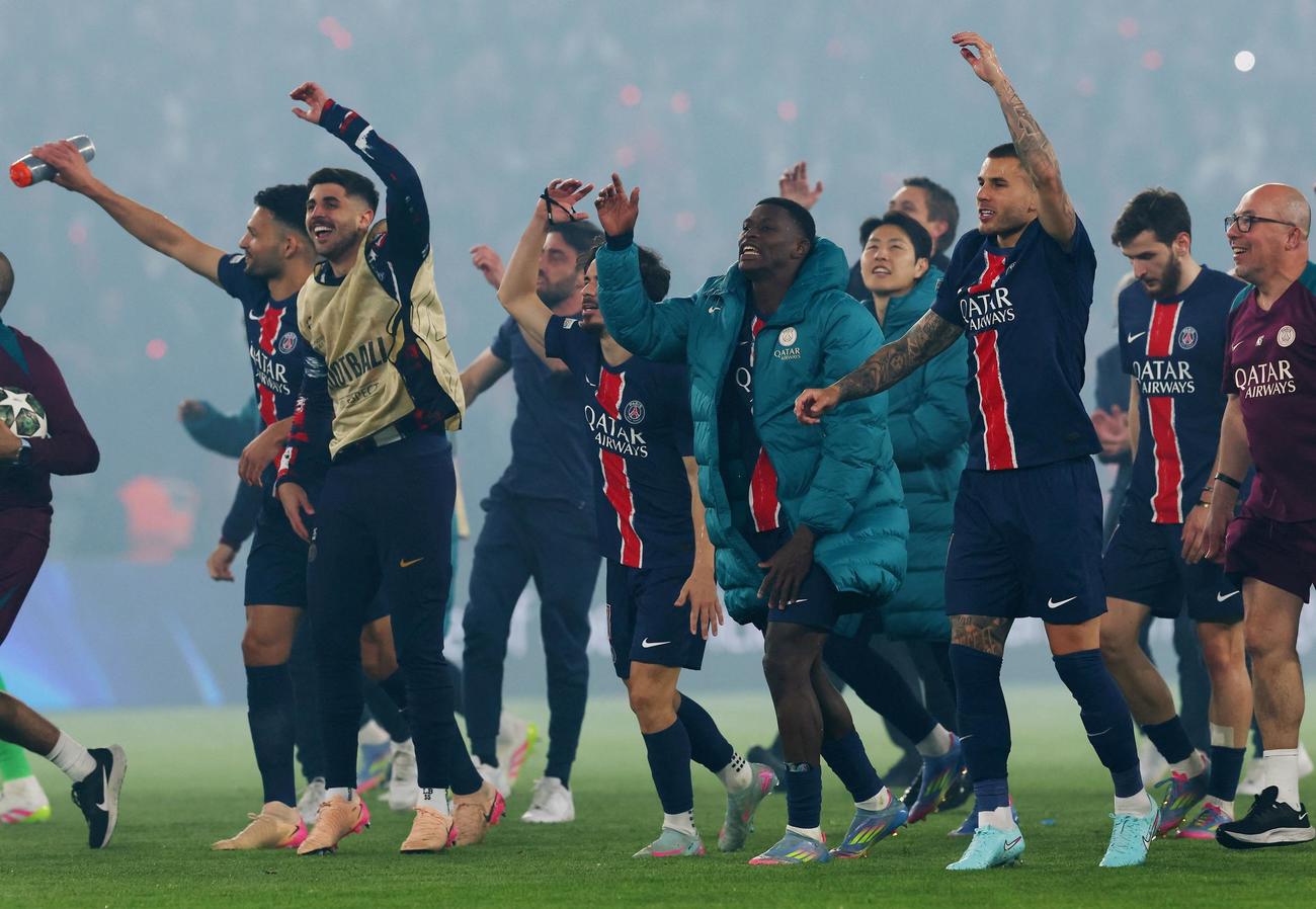 決勝進出を喜ぶパリSGメンバー（ロイター）