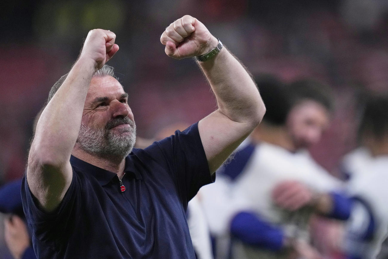 優勝に喜ぶトットナムのアンジェ・ポステコグルー監督（AP）