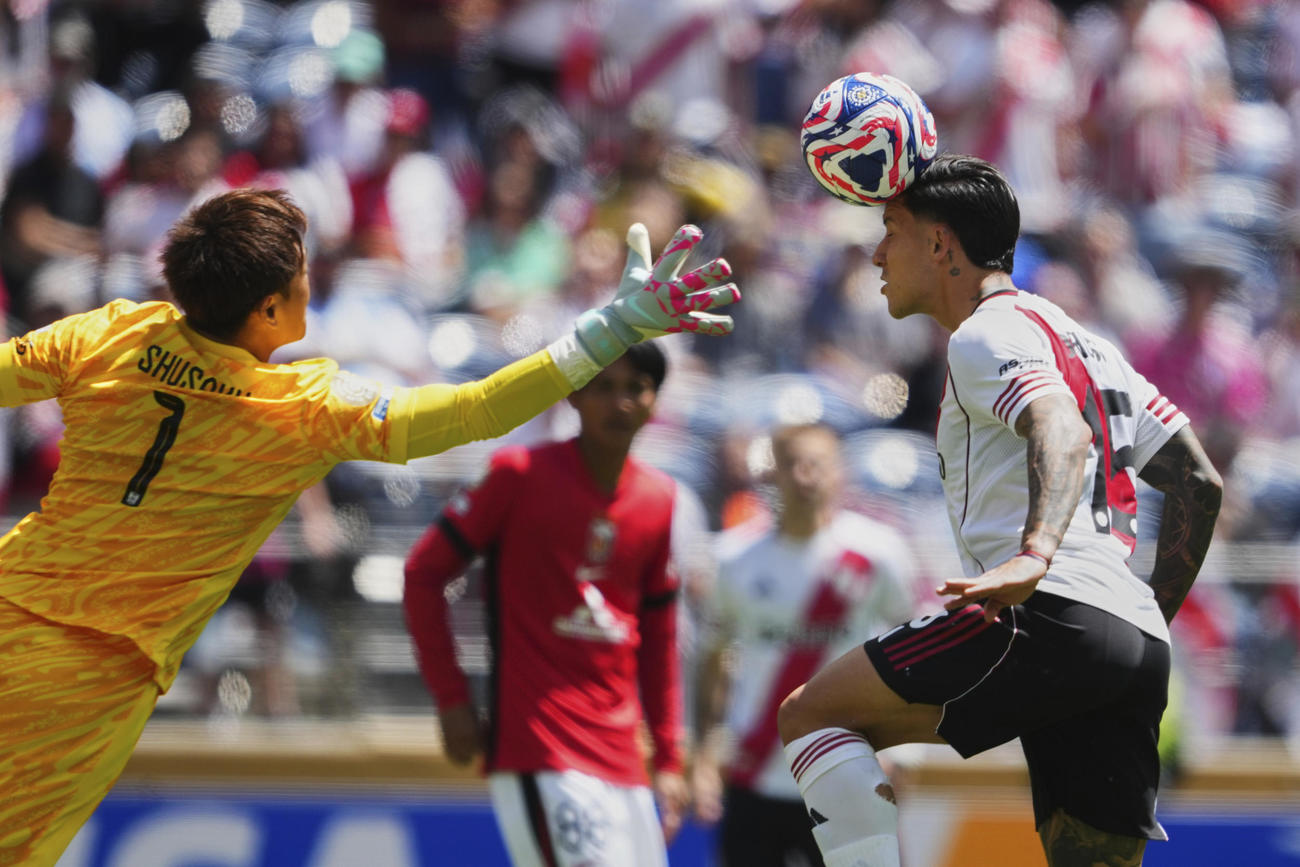 ドリウッシに2点目を奪われる浦和GK西川（AP)