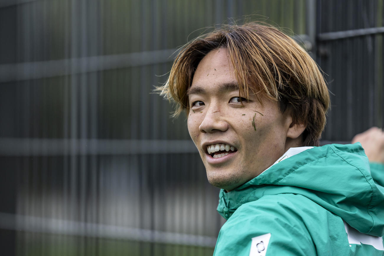 振り返るドイツ1部メンヒェングラッドバッハの日本代表DF板倉滉（クラブ提供）