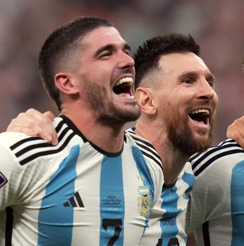 アルゼンチン代表デ・パウルとメッシ（2022年12月13日撮影PNP）