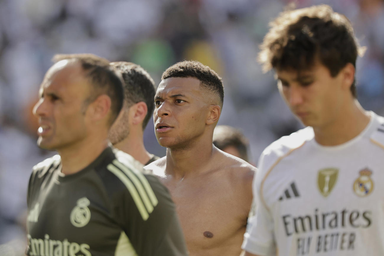 準決勝で敗れ肩を落とすレアル・マドリードのエムバペ（AP）