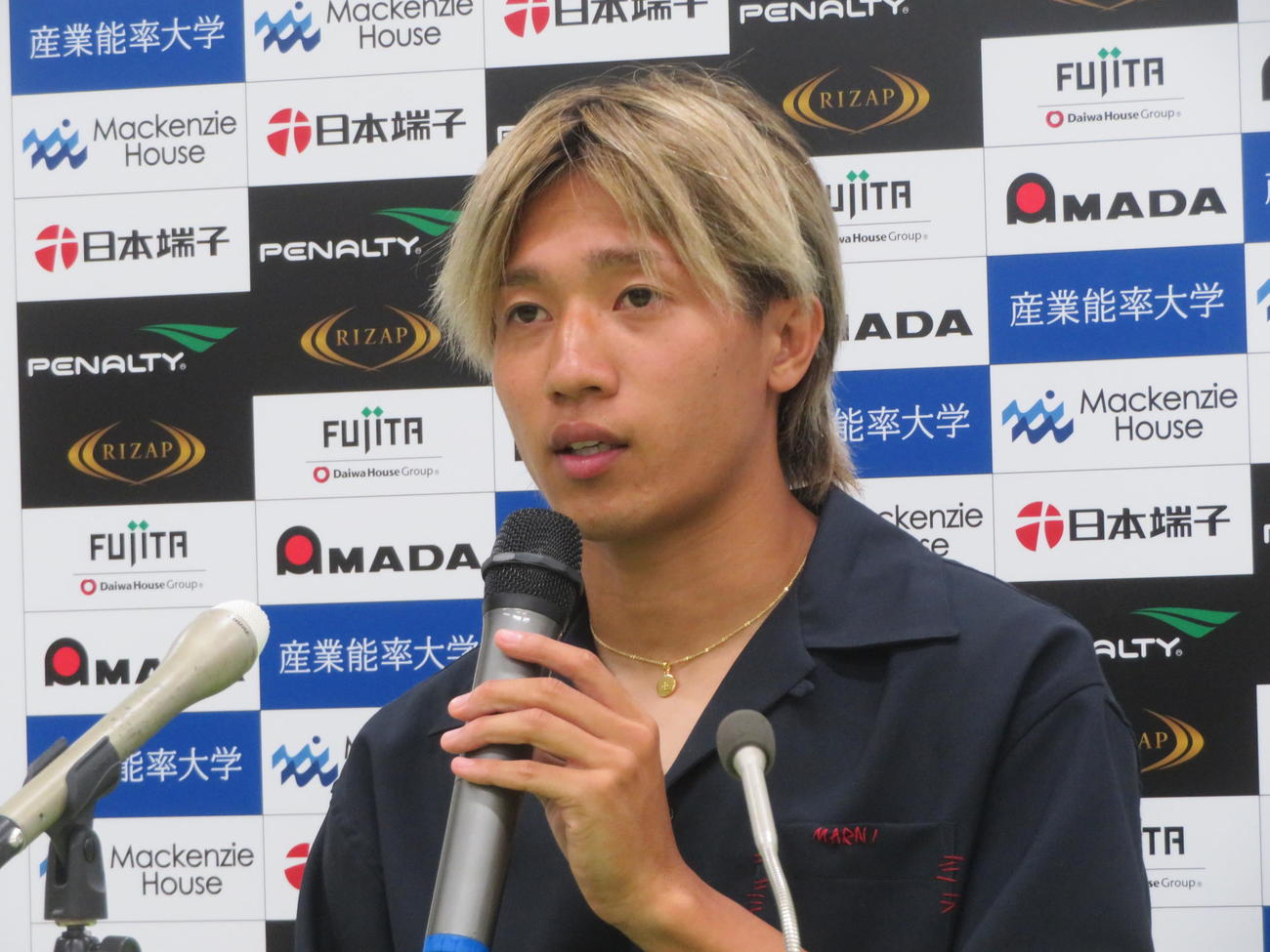 デンマーク1部ブレンビーへ移籍するため、退団セレモニーを行った湘南ベルマーレFW福田翔生（2025年7月6日撮影）