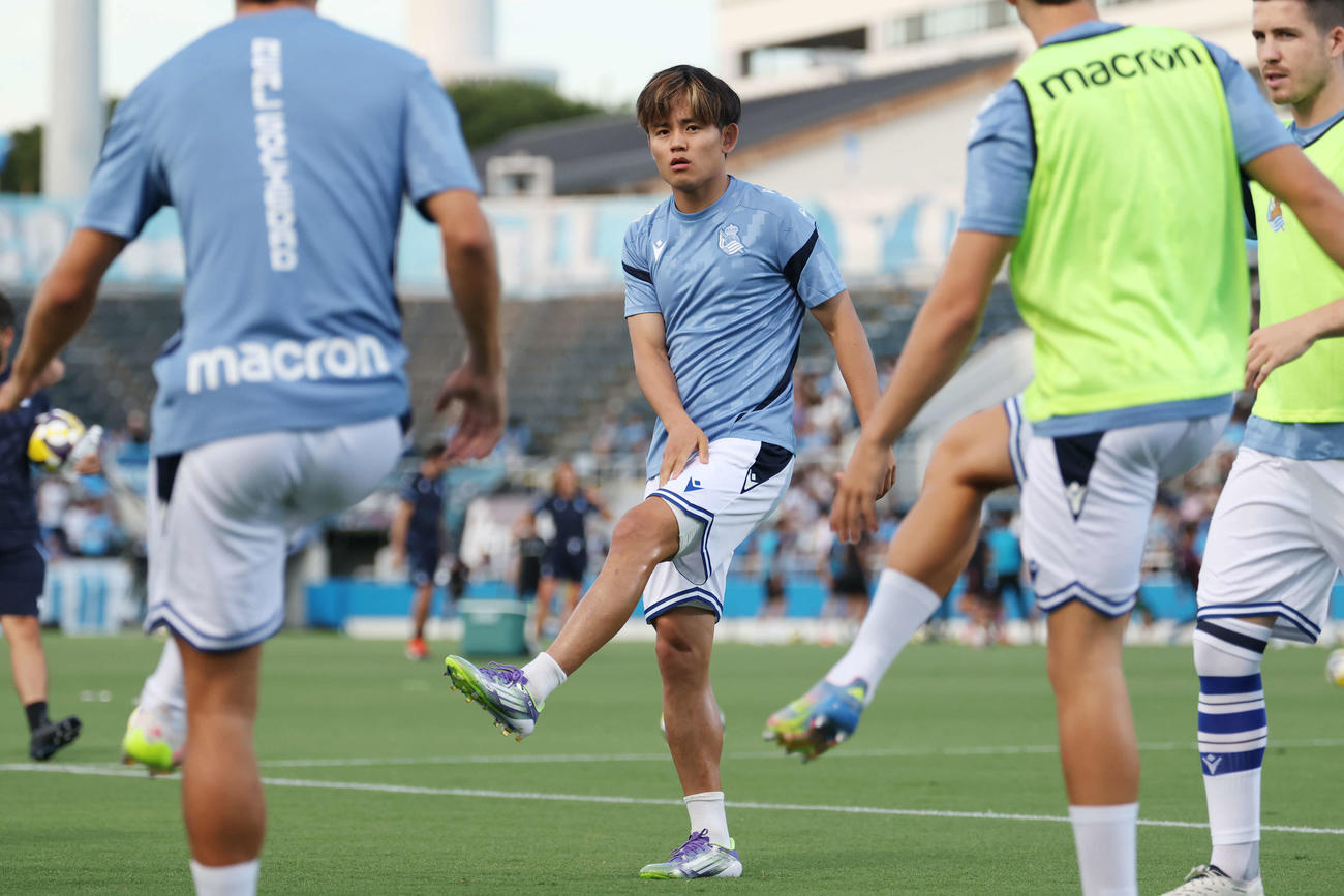 Rソシエダード対横浜FC　試合前、ウオーミングアップするRソシエダード久保（撮影・宮地輝）