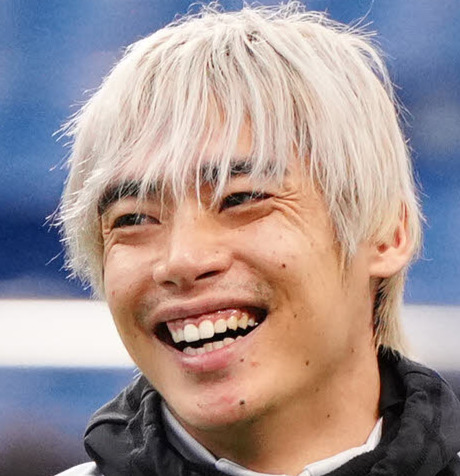 2025年3月、W杯北中米大会アジア最終予選サウジアラビア戦の前日練習で笑顔を見せる伊東純也