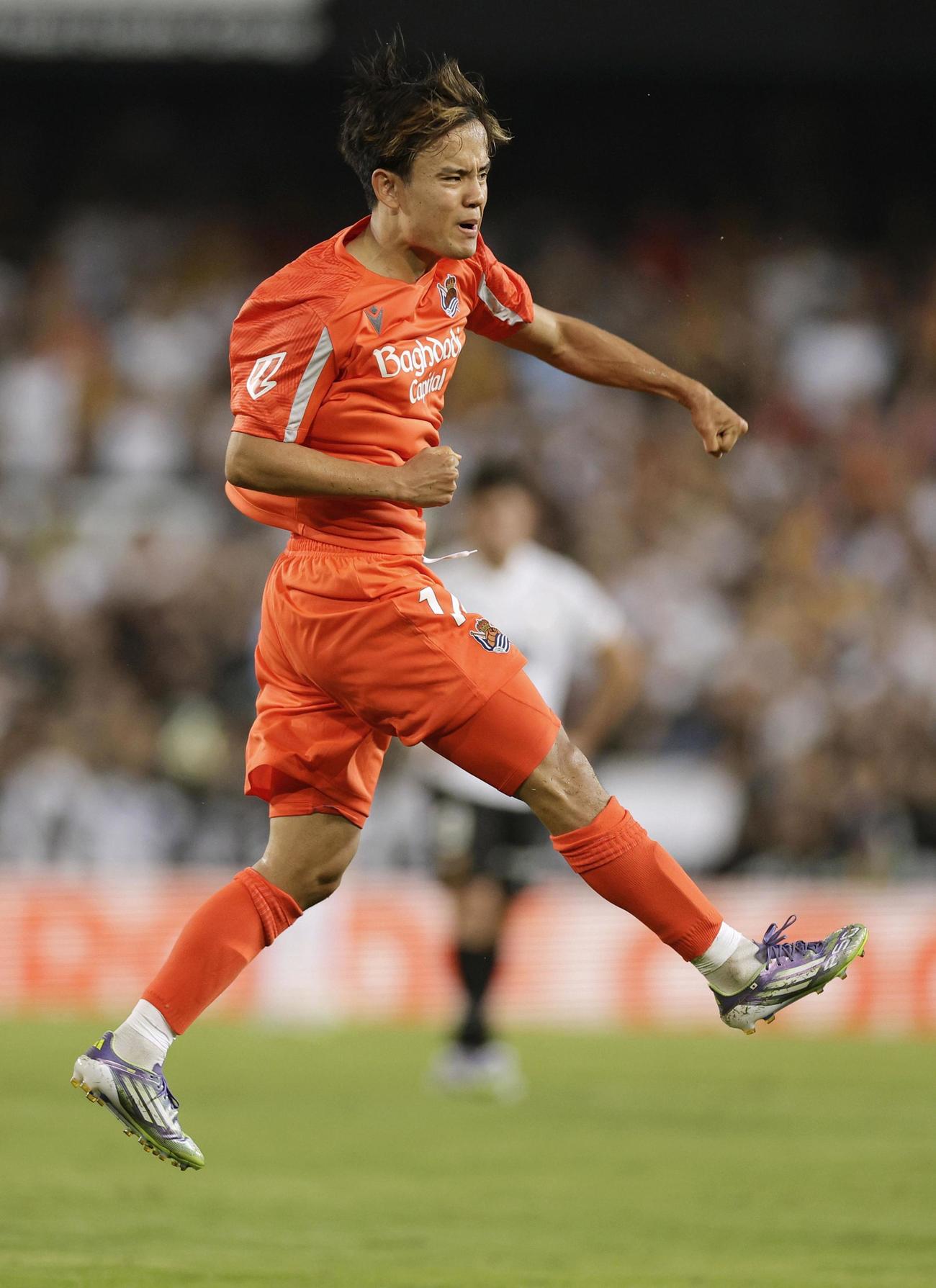 バレンシア戦の後半、同点ゴールを決め喜ぶレアル・ソシエダード久保建英（ゲッティ＝共同）