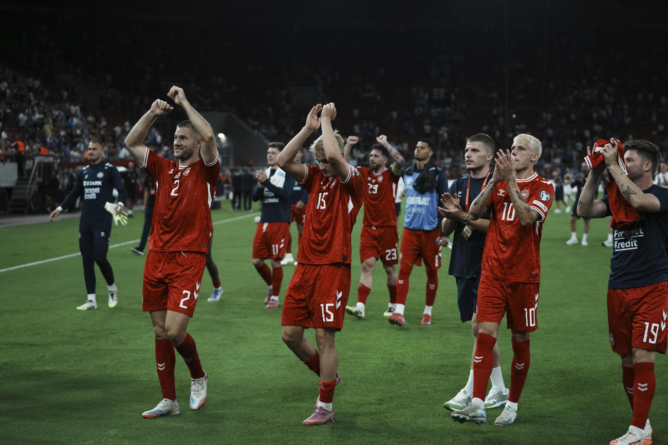 ギリシャ－デンマーク　勝利を喜ぶデンマークの選手たち（AP）