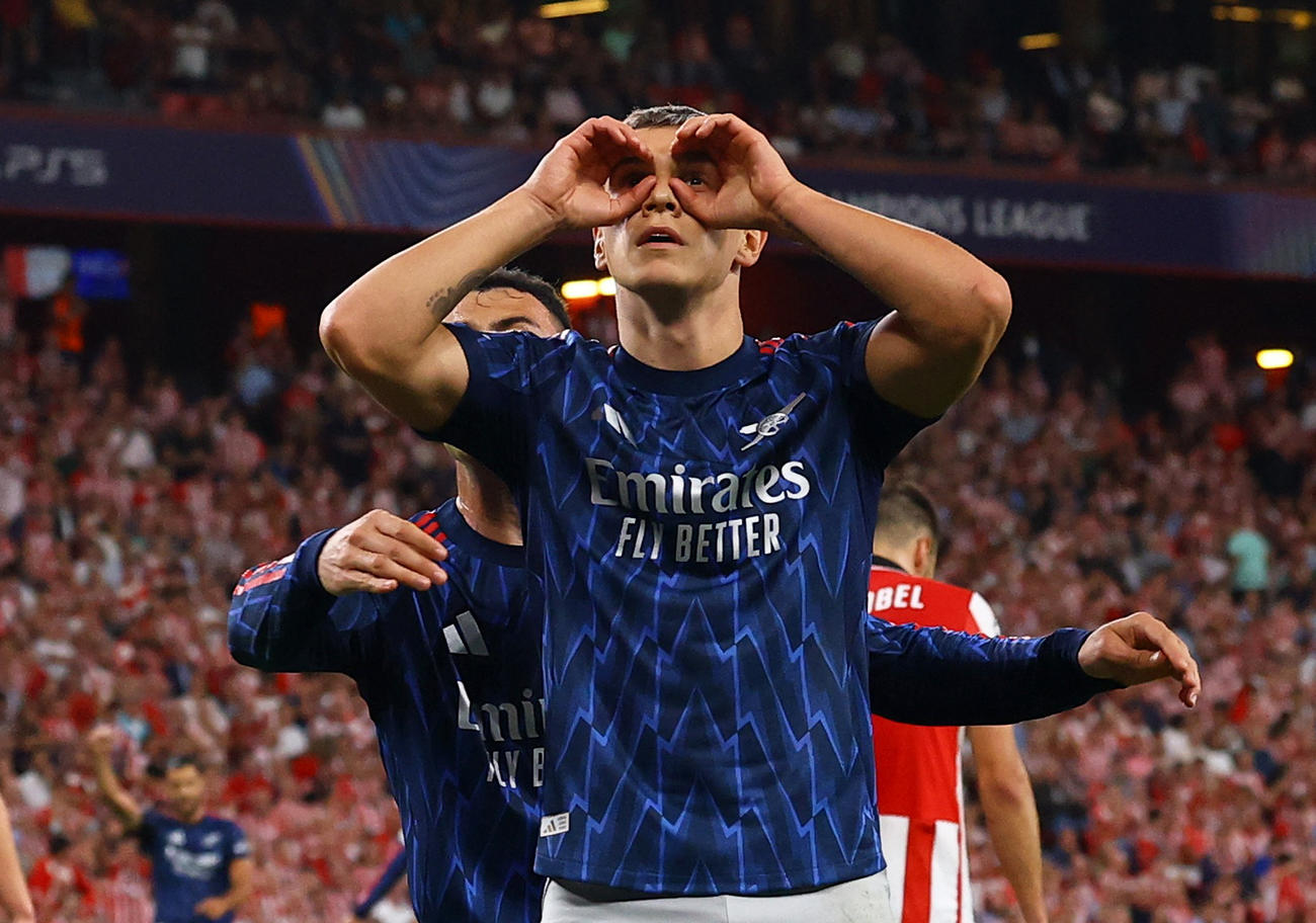 チーム2点目のゴールを決めて喜ぶアーセナルのトロサール（ロイター）