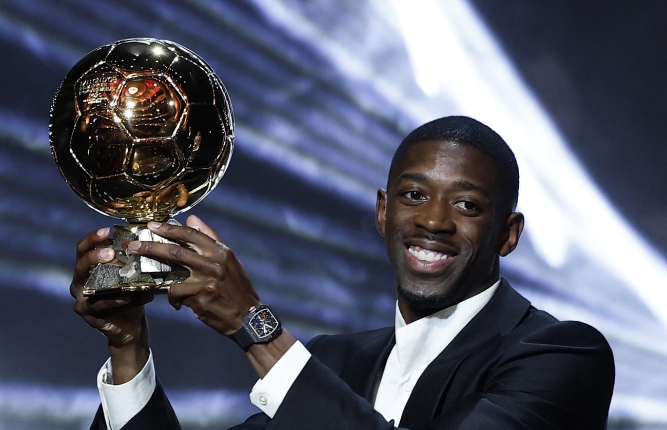バロンドールを受賞したパリSGのデンベレ（ロイター）