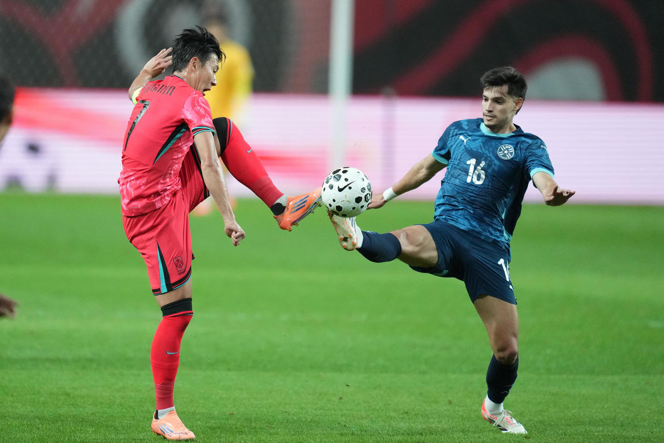 パラグアイ戦に挑む韓国（AP）