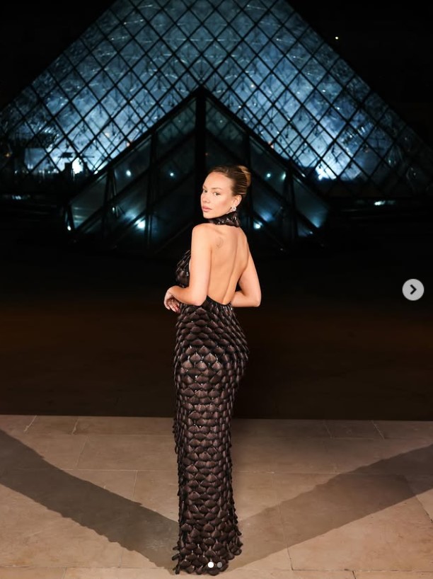 エステル・エクスポシトのインスタグラムから