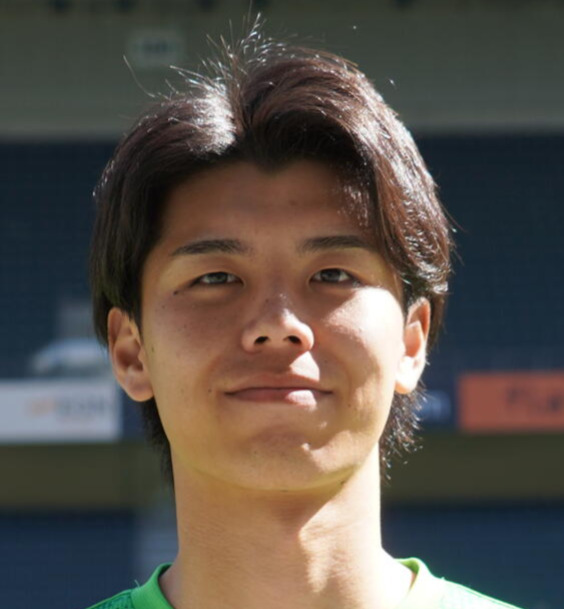 取材に応じたボルシアMGのDF高井幸大＝2026年4月8日