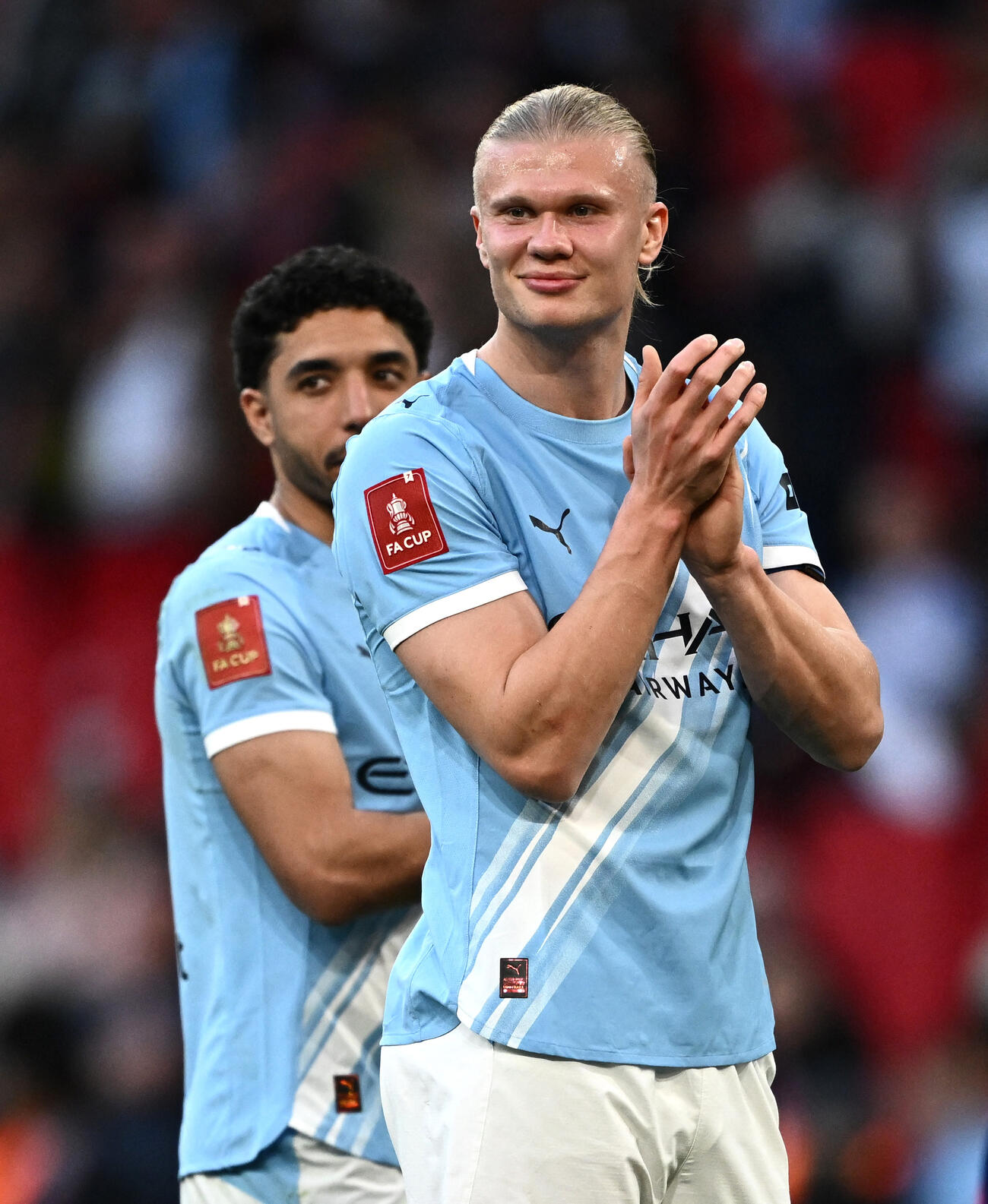 サッカー－FAカップ－準決勝－マンチェスター・シティ対サウサンプトン－ウェンブリー・スタジアム（ロンドン、イギリス）－2026年4月25日　試合後、ファンに拍手を送るマンチェスター・シティのハーランド（ロイター）