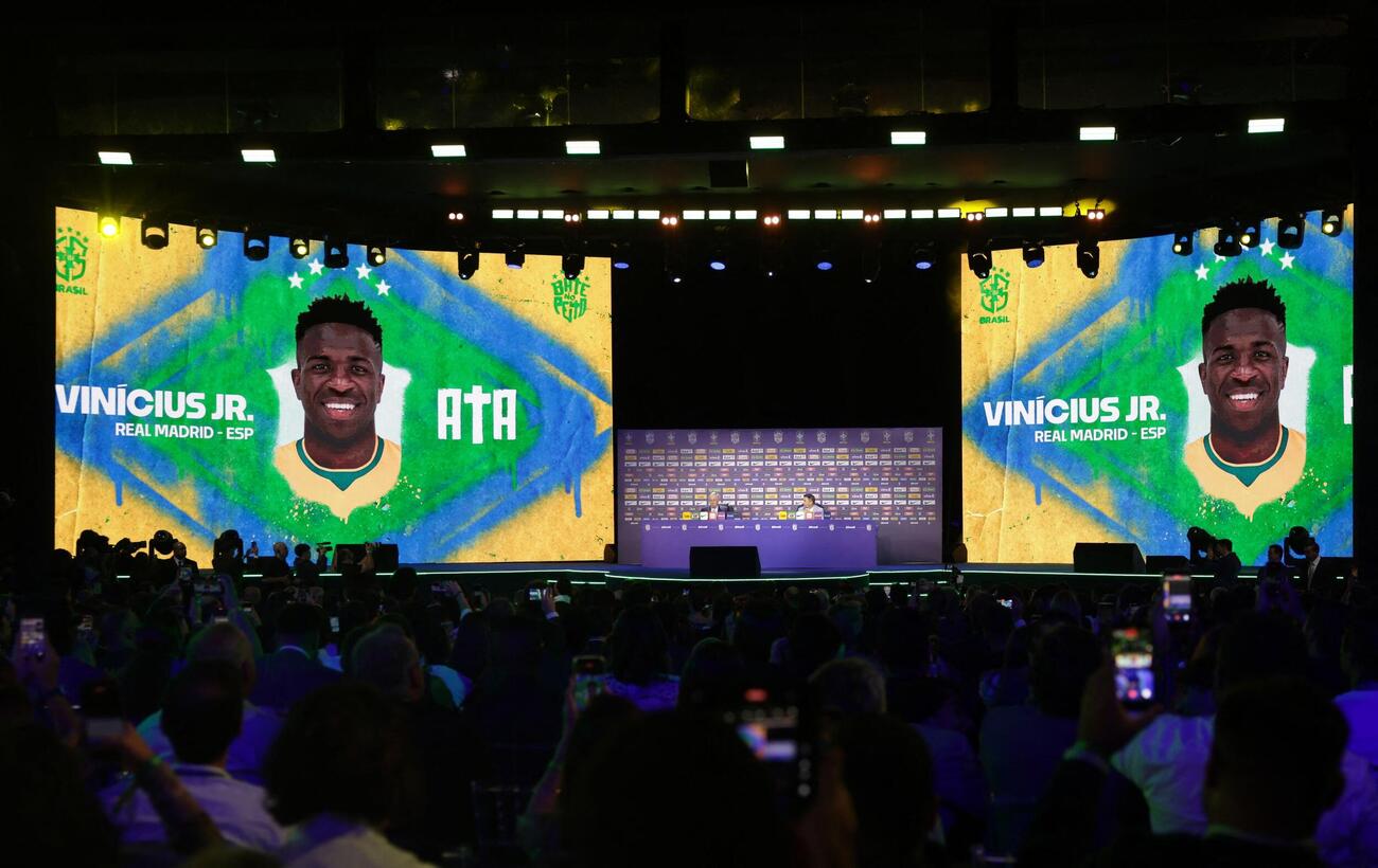 ブラジル代表のアンチェロッティ監督がビニシウスをW杯メンバーに選出したリオデジャネイロの記者会見会場（ロイター）