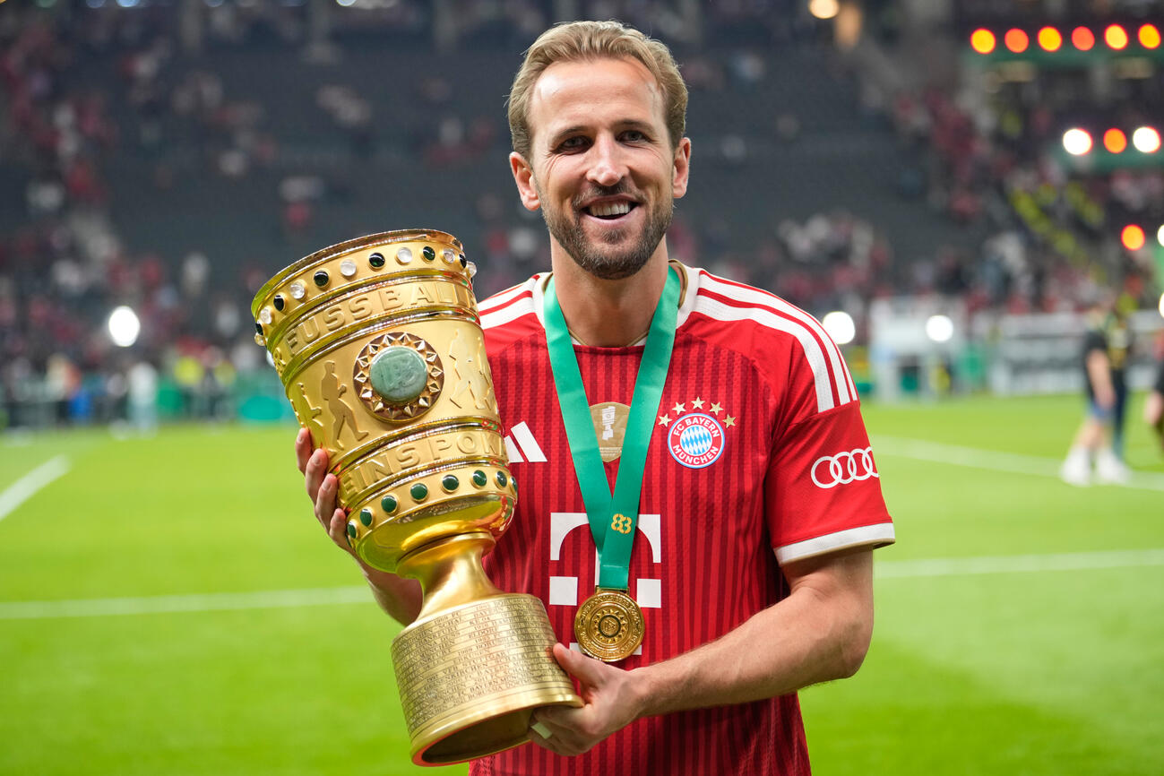 ドイツ・カップ優勝を喜ぶハリー・ケーン（AP）