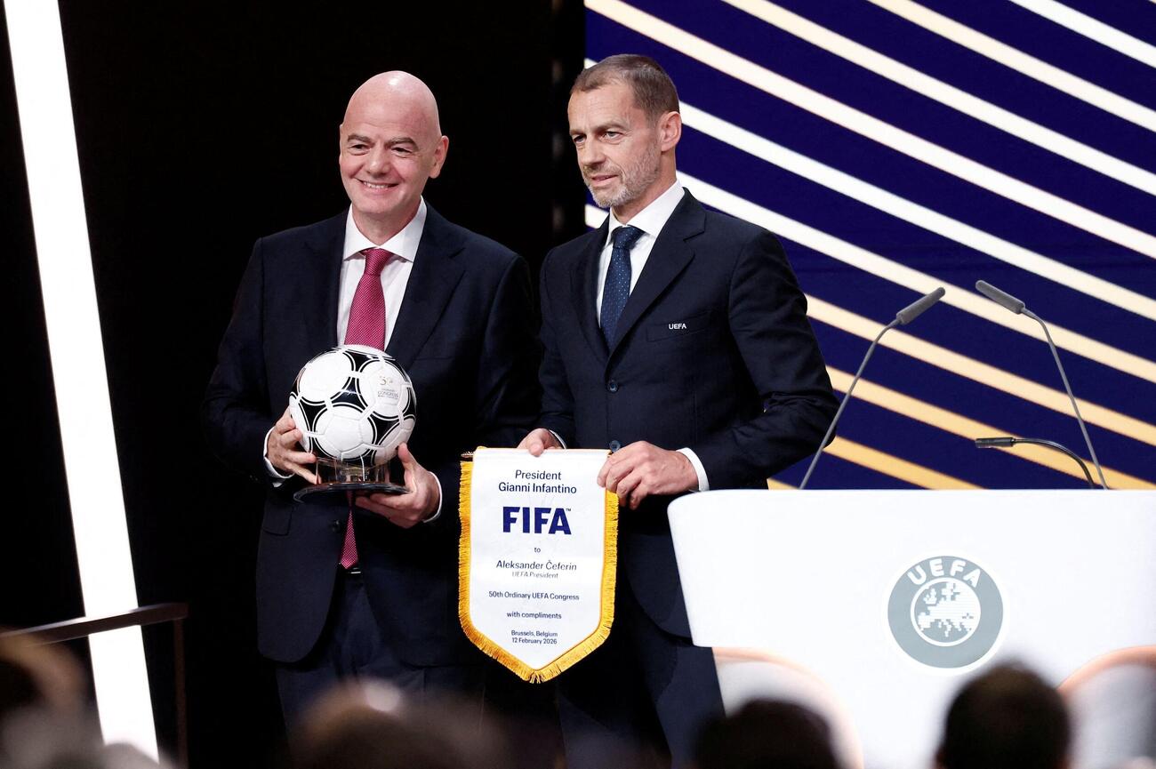 UEFAのチェフェリン会長（右）とFIFAのインファンティーノ会長（2026年2月撮影＝ロイター）