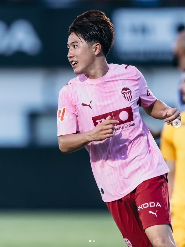 得点を決めた佐藤龍之介（バレンシアのインスタグラムから）