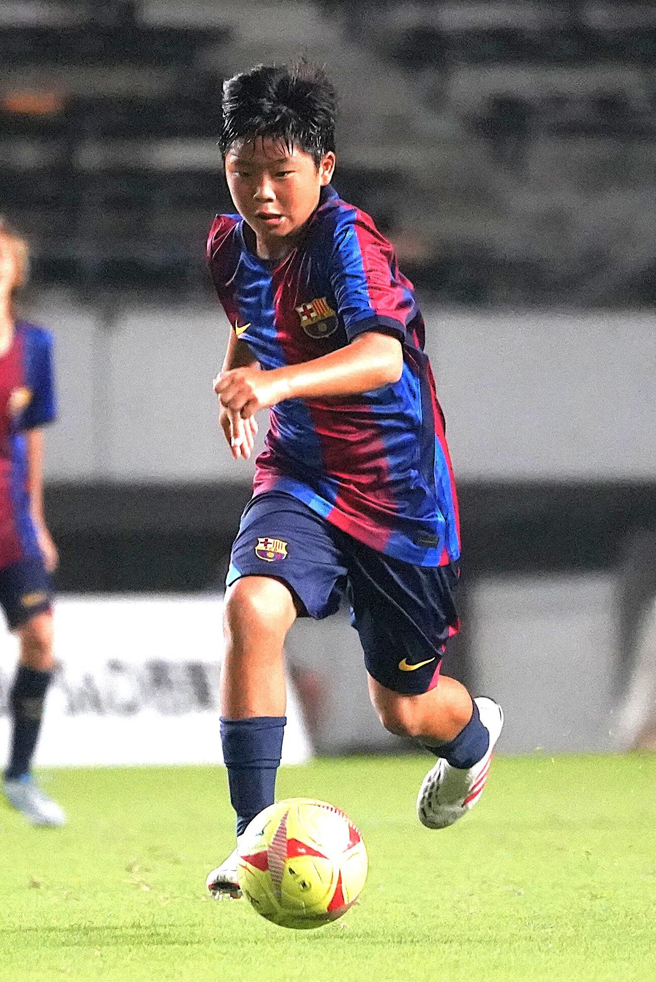 U－12ジュニアサッカーワールドチャレンジ決勝で躍動するスペイン1部バルセロナの下部組織に所属の西山芯太（撮影・栗林真菜）