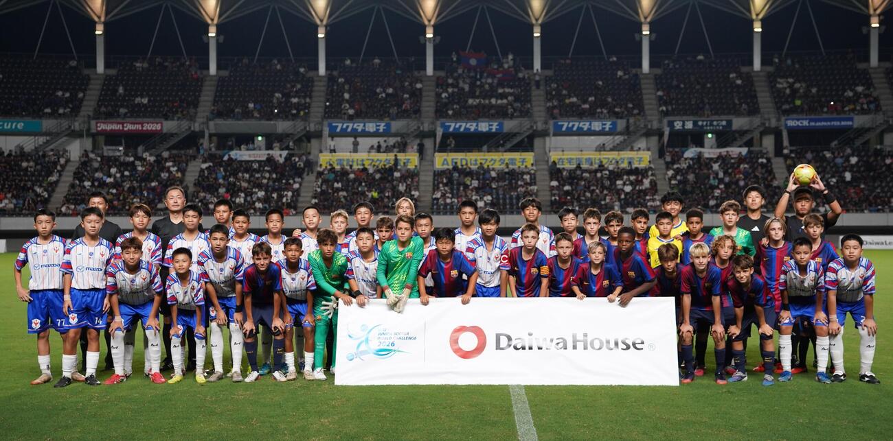 U－12ジュニアサッカーワールドチャレンジ決勝で対戦するバルセロナ対マツダGB FC（撮影・栗林真菜）