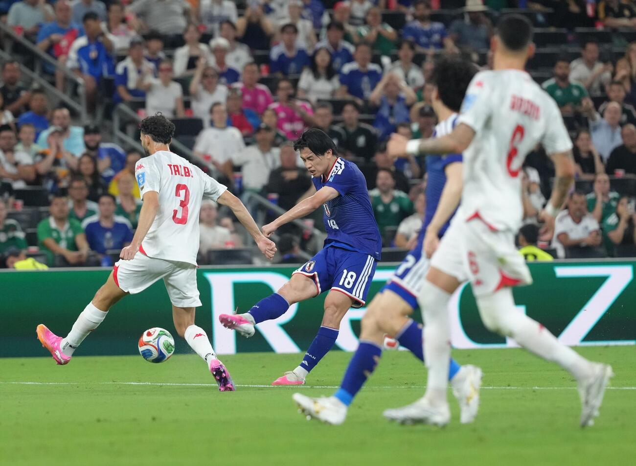 2026年6月20日、日本対チュニジア　前半、上田綺世（中央）が追加点となるゴールを決める（撮影・足立雅史）