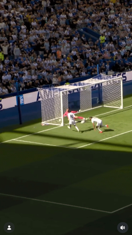 先制ゴールをアシストした田中碧（22番）（リーズのインスタグラムから）