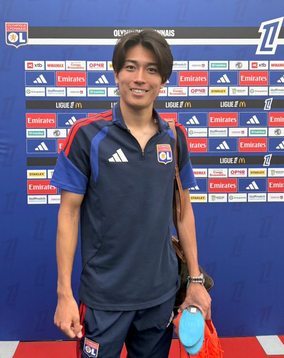 試合後、取材に応じたリヨン中村敬斗