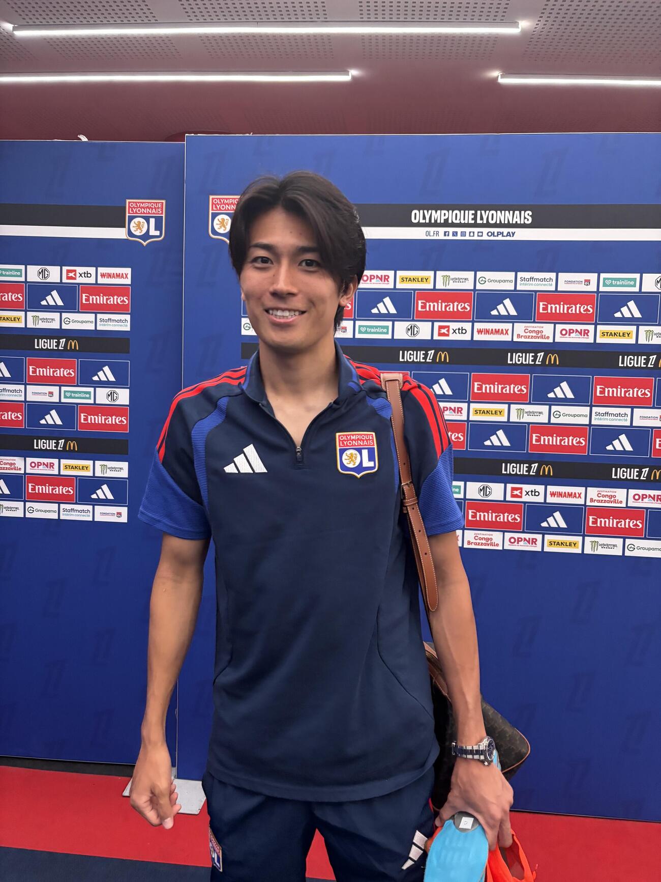 試合後、取材に応じたリヨンMF中村敬斗（撮影・松本愛香通信員）