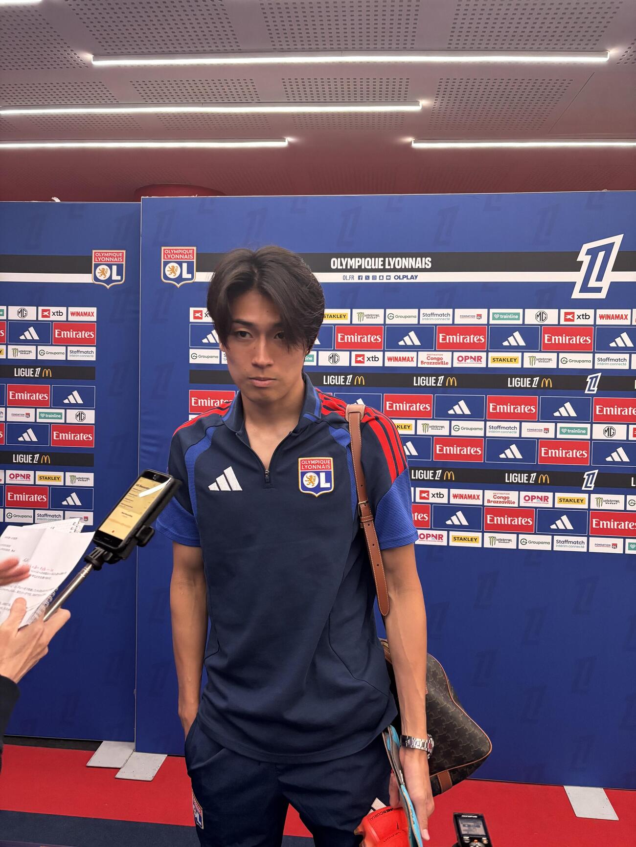 試合後、取材に応じたリヨンMF中村敬斗（撮影・松本愛香通信員）