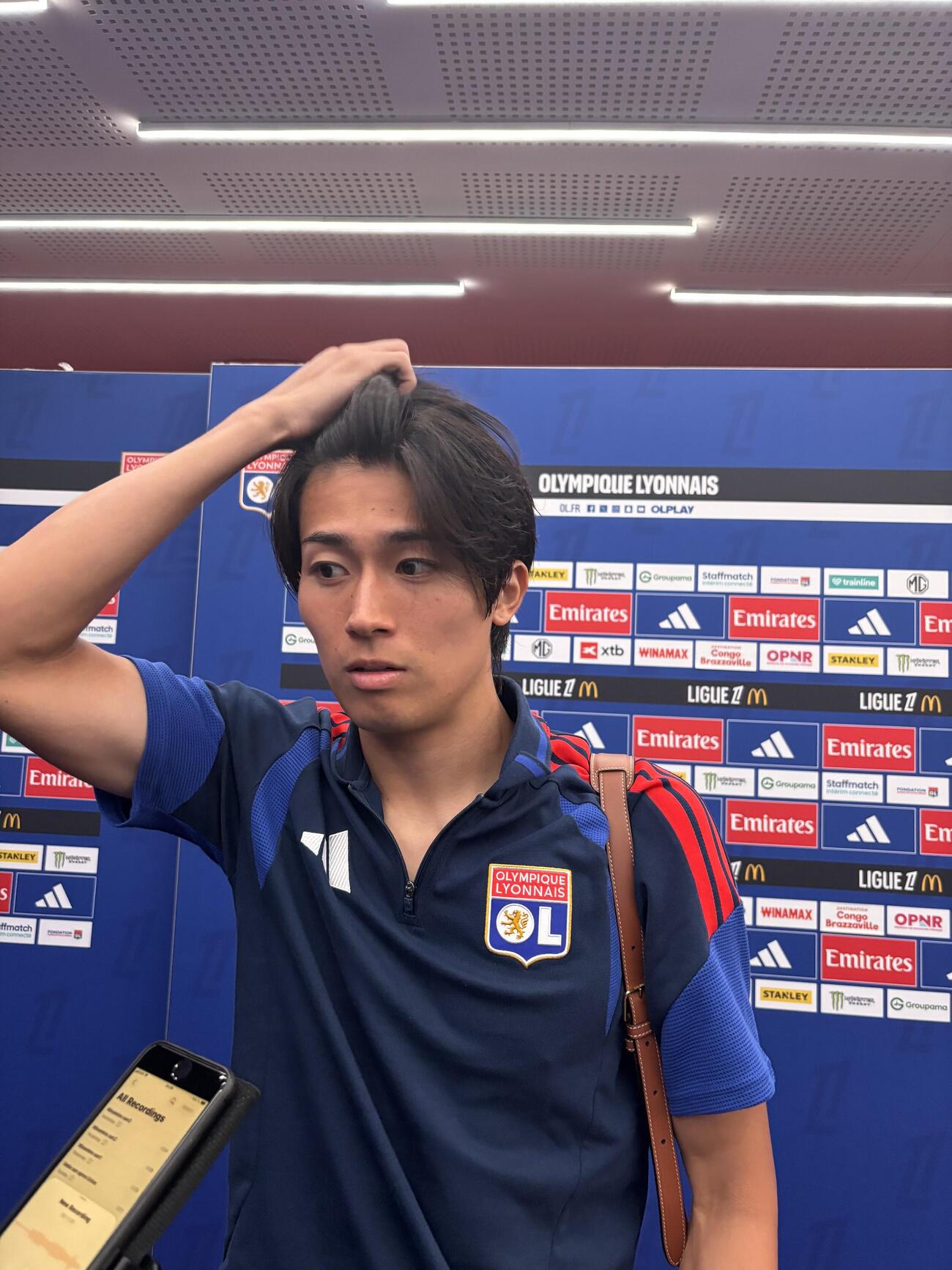 試合後、取材に応じたリヨンMF中村敬斗（撮影・松本愛香通信員）