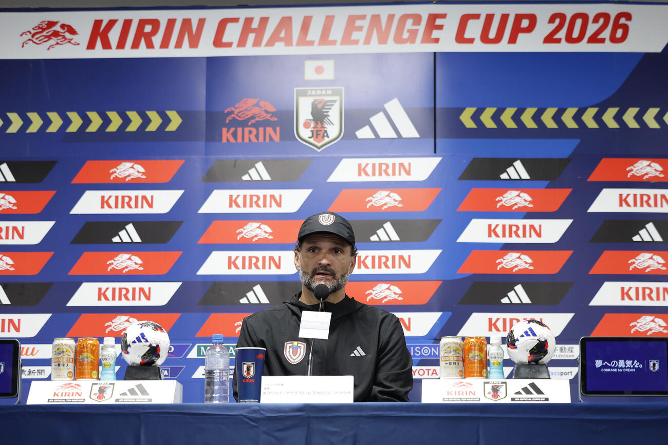 日本戦の前日会見を行うベネズエラのオスワルド・ビスカロンド監督（撮影・前田充）