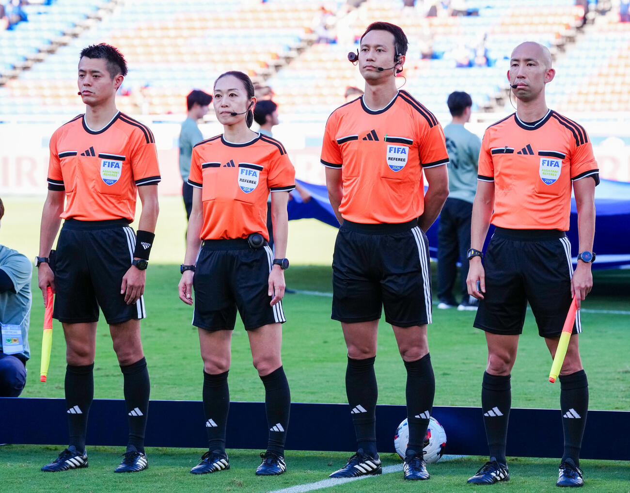 パナマーニュージーランド戦の審判団。左から長谷川雅副審、山下良美第4の審判員、高崎航地主審、道山悟至副審（撮影・江口和貴）