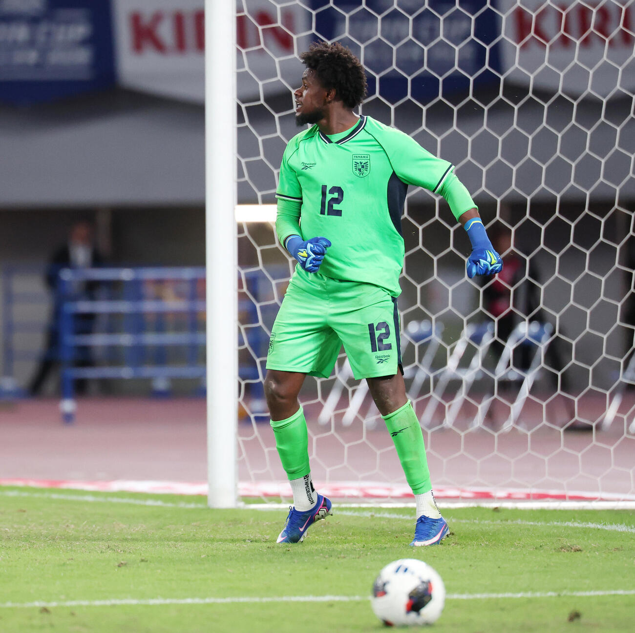 エクアドル対パナマ　PK戦でシュートを止め勝利したパナマのGKエディー・ロベルツ（撮影・宮地輝）