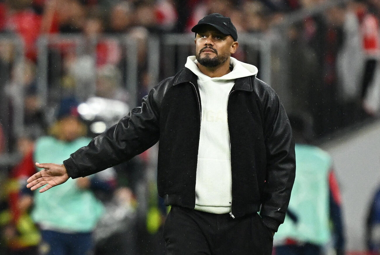 現地時間2026年10月21日、UEFAチャンピオンズリーグアーセナル戦に臨んだバイエルン・ミュンヘンのコンパニー監督（ロイター）