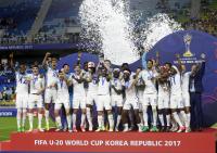 英ＢＢＣ、トロフィー掲げる直前に放送切り替え批判 - 海外サッカー : 日刊スポーツ