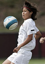 「ハーマン・トロフィー」を獲得したフロリダ州立大の山口麻美（ＡＰ＝共同）