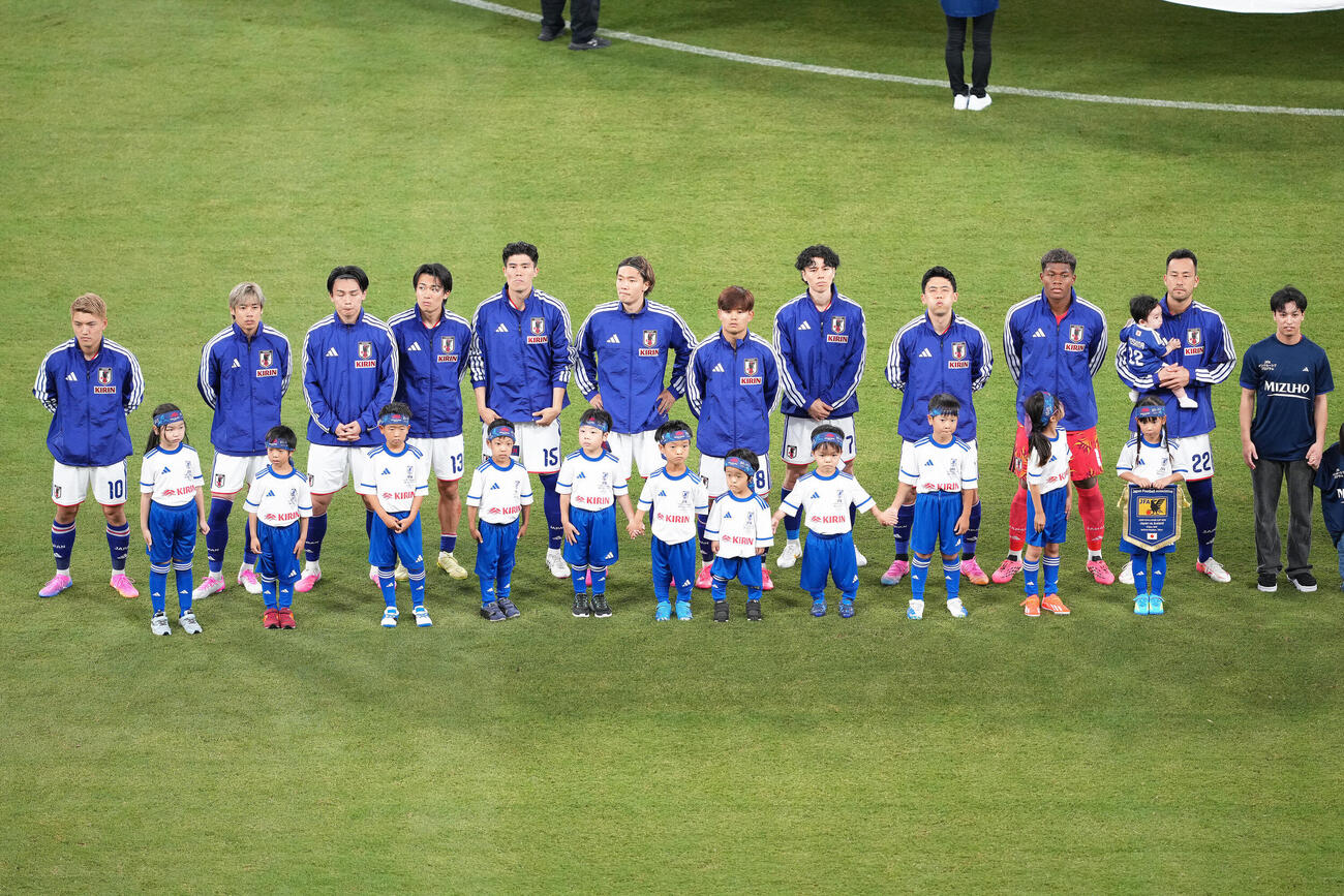キリンチャレンジカップ2026　日本対アイスランド　ピッチに整列する日本代表（撮影・足立雅史）
