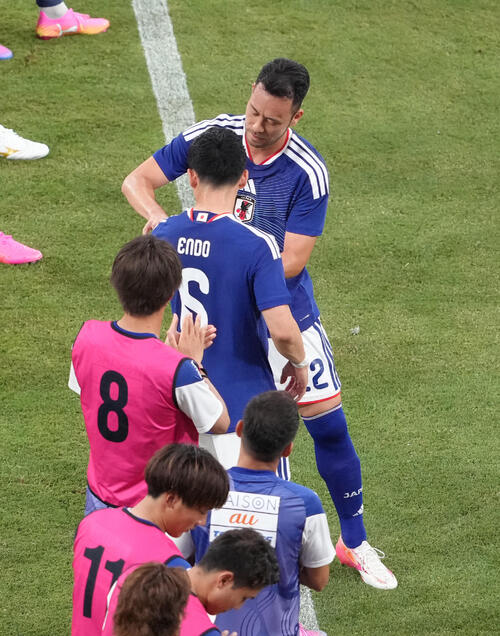日本代表】DF吉田麻也が“セレモニー”形式で交代「これは泣く…」「熱