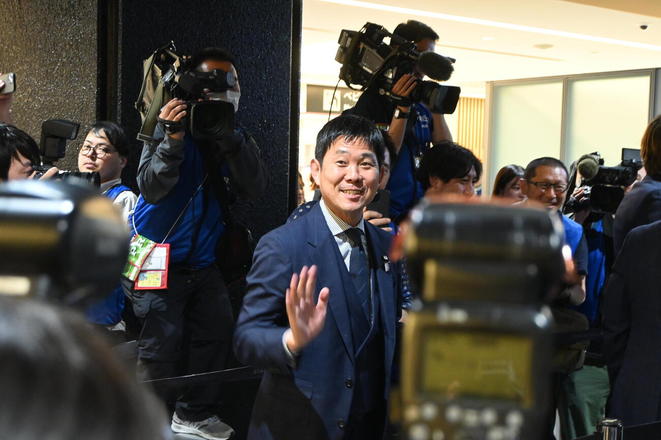 事前合宿地のモンテレイへ出発する森保一監督ら日本代表（撮影・飯岡大暉）