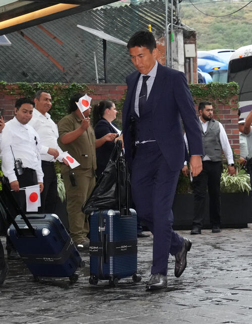 事前キャンプ地のメキシコ・モンテレイの宿舎に到着した長谷部誠コーチ（撮影・足立雅史）