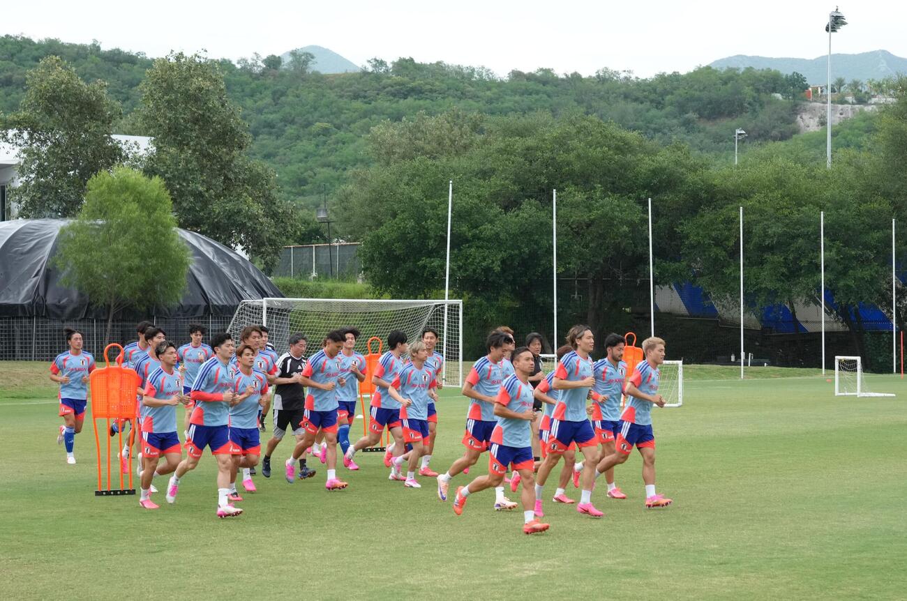 サッカー日本代表W杯北中米大会事前合宿　練習に臨む日本代表（撮影・足立雅史）