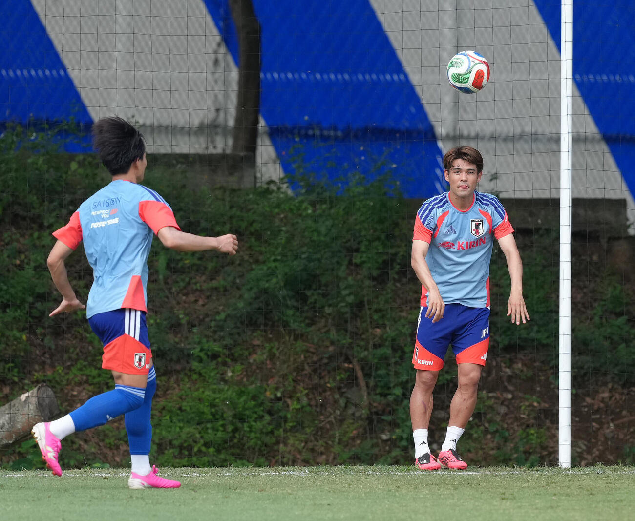 サッカー日本代表W杯北中米大会事前合宿　スローインの練習をする佐野海舟（撮影・足立雅史）
